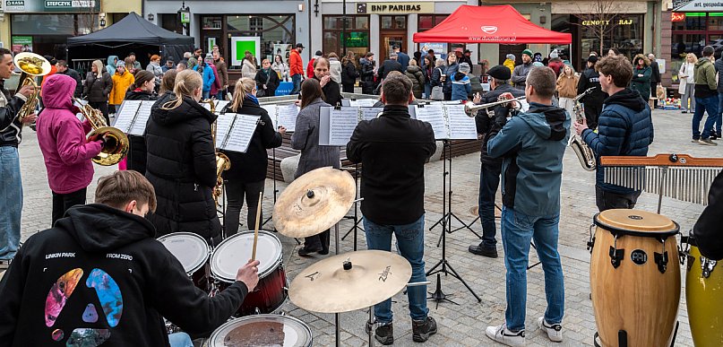 Festyn dla pogorzelców z Jagiellońskiego na Rynku w Kościanie [ZDJĘCIA]