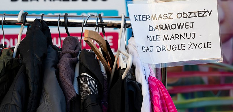 Powrócił kiermasz darmowej odzieży na os. Piastowskim [ZDJĘCIA]