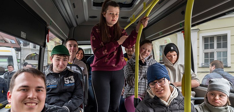 Prezentacja autobusów komunikacji miejskiej na Rynku w Kościanie [ZDJĘCIA]