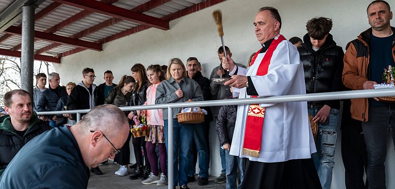 Święconka na Stadionie Miejskim w Kościanie [ZDJĘCIA]