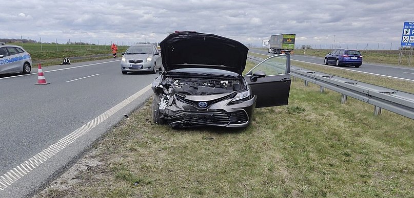 Nieprawidłowe wyprzedzanie doprowadziło do kolizji na S5 [ZDJĘCIA]