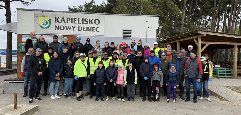 Akcja sprzątania letniska w Nowym Dębcu [ZDJĘCIA]