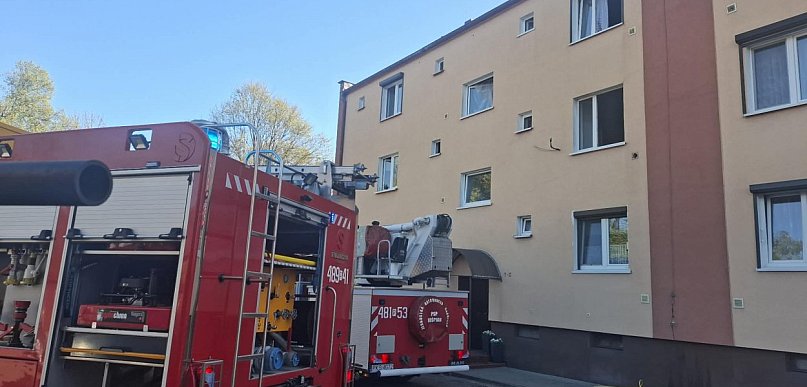 Pożar mieszkania w bloku w Gryżynie [ZDJĘCIA]