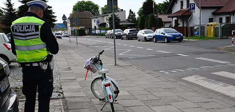 Zderzenie dziewczynki na rowerze z samochodem na przejściu [ZDJĘCIA]