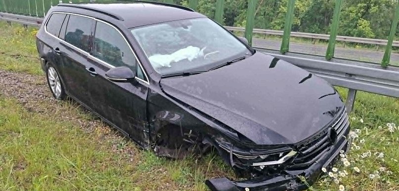 Wjechał w bariery na S5. Za szybko jechał [ZDJĘCIA]