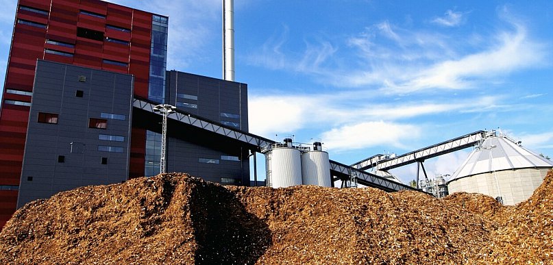 Biomasa jako paliwo przemysłowe — kompletny przewodnik dla firm i kalkulator oszcz