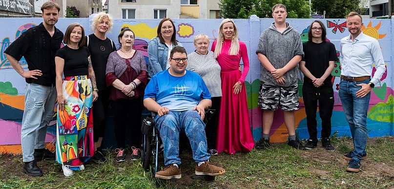 Mural integracyjny na płocie przy KOK-u [ZDJĘCIA]