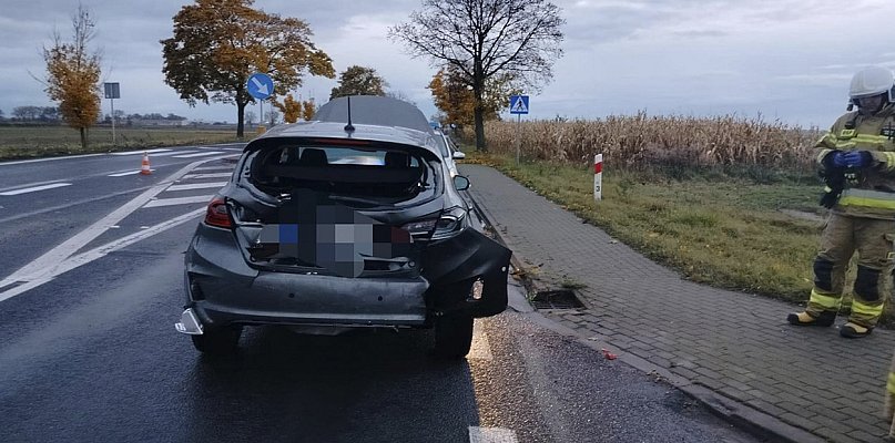Pijana uderzyła w samochód i zaczęła uciekać dymiącym się autem - 89351
