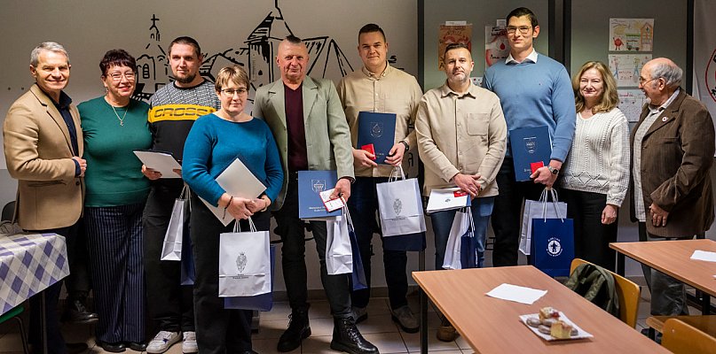 Kościański PCK wyróżnił krwiodawców i autorów prac plastycznych [ZDJĘCIA] - 89835