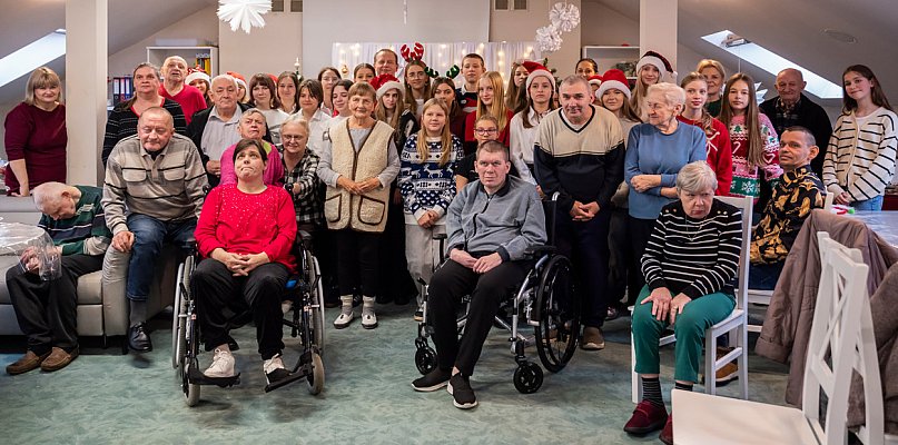 Świąteczne spotkanie uczniów w DPS Jarogniewice [ZDJĘCIA] - 90030