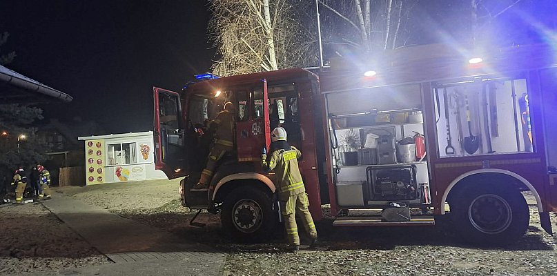 Pożar budki z lodami w Cichowie w Boże Narodzenie [ZDJĘCIA] - 90175