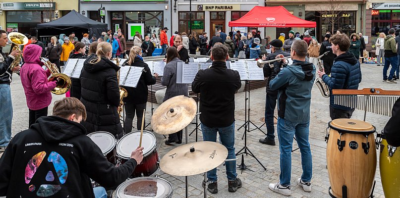 Festyn dla pogorzelców z Jagiellońskiego na Rynku w Kościanie [ZDJĘCIA]