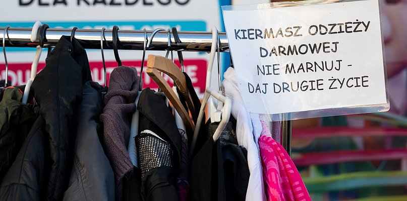 Powrócił kiermasz darmowej odzieży na os. Piastowskim [ZDJĘCIA]