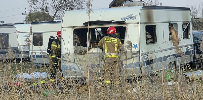Pożar przyczepy kempingowej. W środku znajdował się pies [ZDJĘCIA]