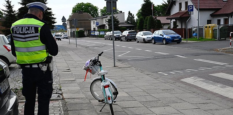 Zderzenie dziewczynki na rowerze z samochodem na przejściu [ZDJĘCIA]