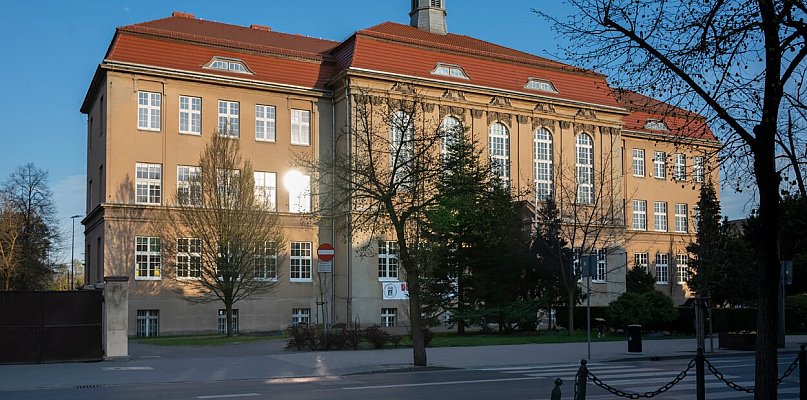Podpisano umowę na wymianę okien w budynku „Kolberga” w Kościanie