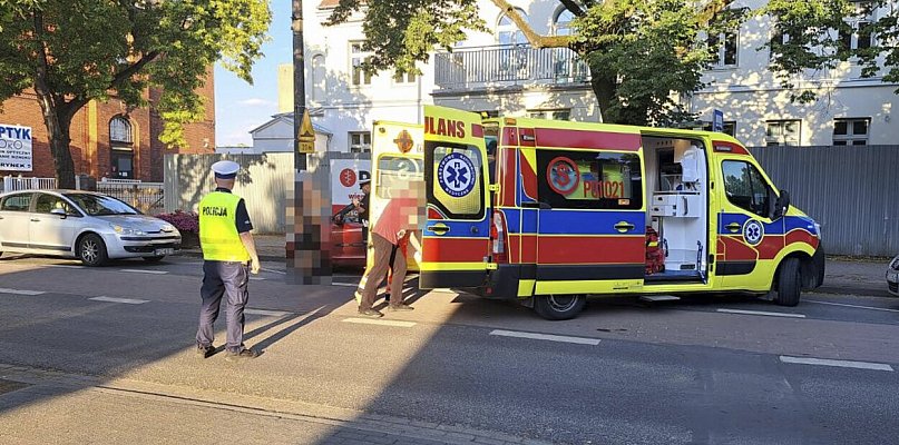 Kierowca stracił przytomność podczas jazdy. Świadkowie udzielili mu pomocy