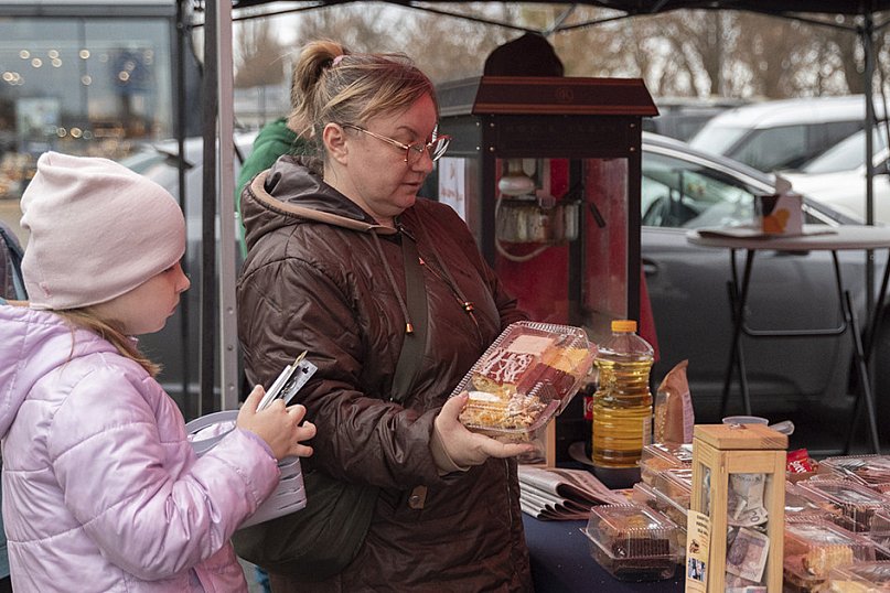 Kiermasz ciast dla Dagmarki przy drogerii dm
