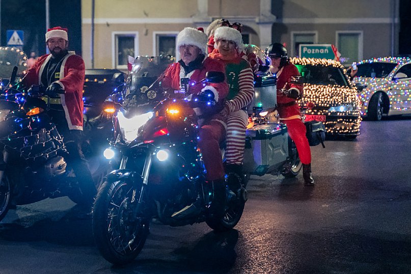 Parada Mikołajkowa przeszła ulicami Kościana