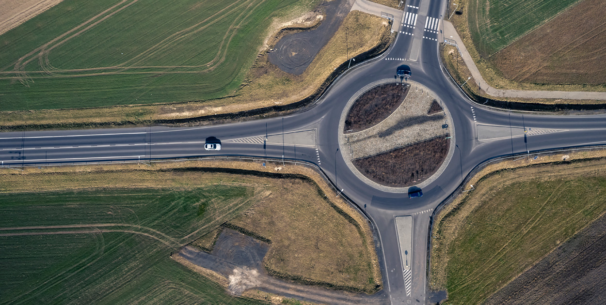 Obwodnica Kościana będzie mieć swój początek na rondzie przy stacji paliw na „starej piątce”. Fot. Maciej Sibilak