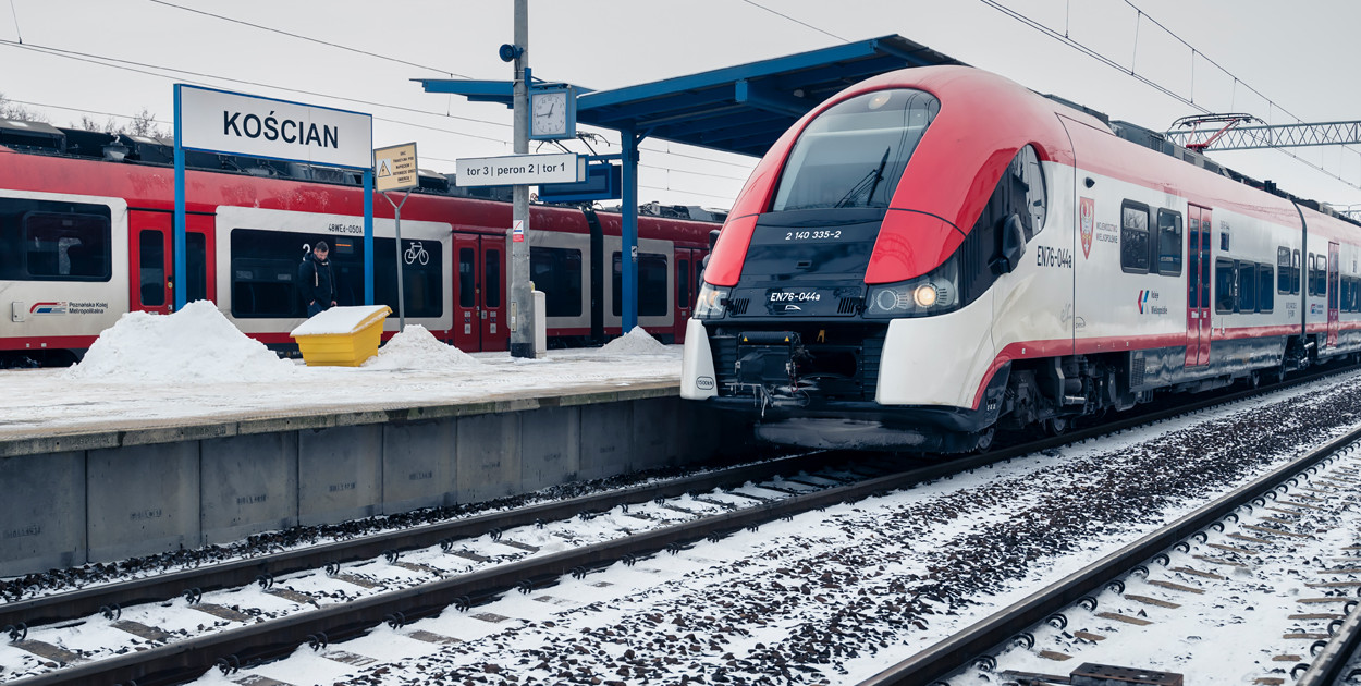 Opóźnienia i odwołania pociągów z powodu oblodzenia sieci trakcyjnej