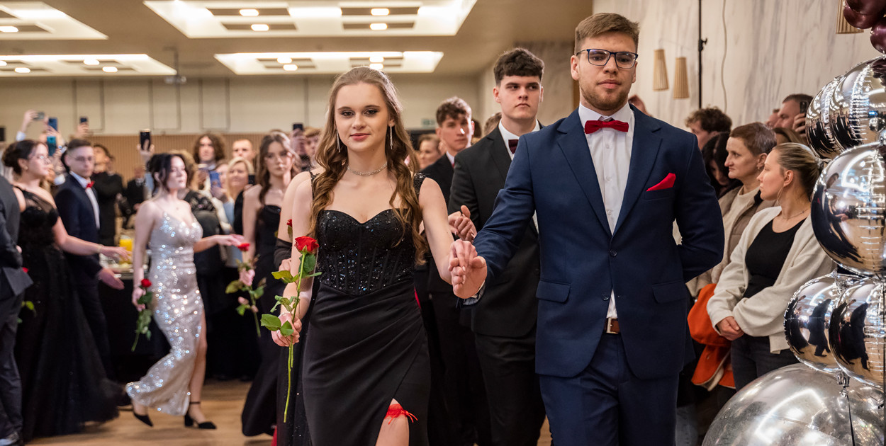 Studniówka „Ratajczaka” 2026 trwa! Bal maturzystów w Bonikowie [ZDJĘCIA]