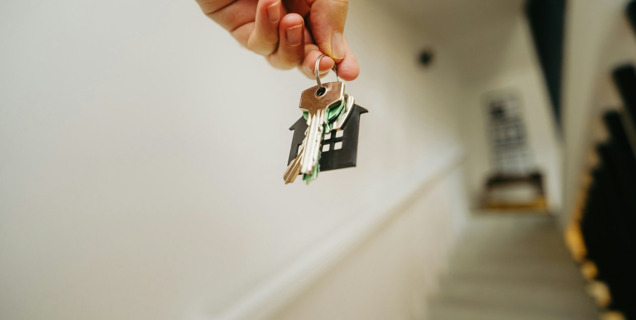 Jak bezpiecznie wynajmować mieszkanie i nie martwić się o problemy z lokatorami?