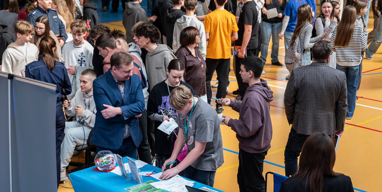 X Targi Edukacji i Pracy w Racocie. Wielu wystawców, tłumy zwiedzających [ZDJĘCIA]