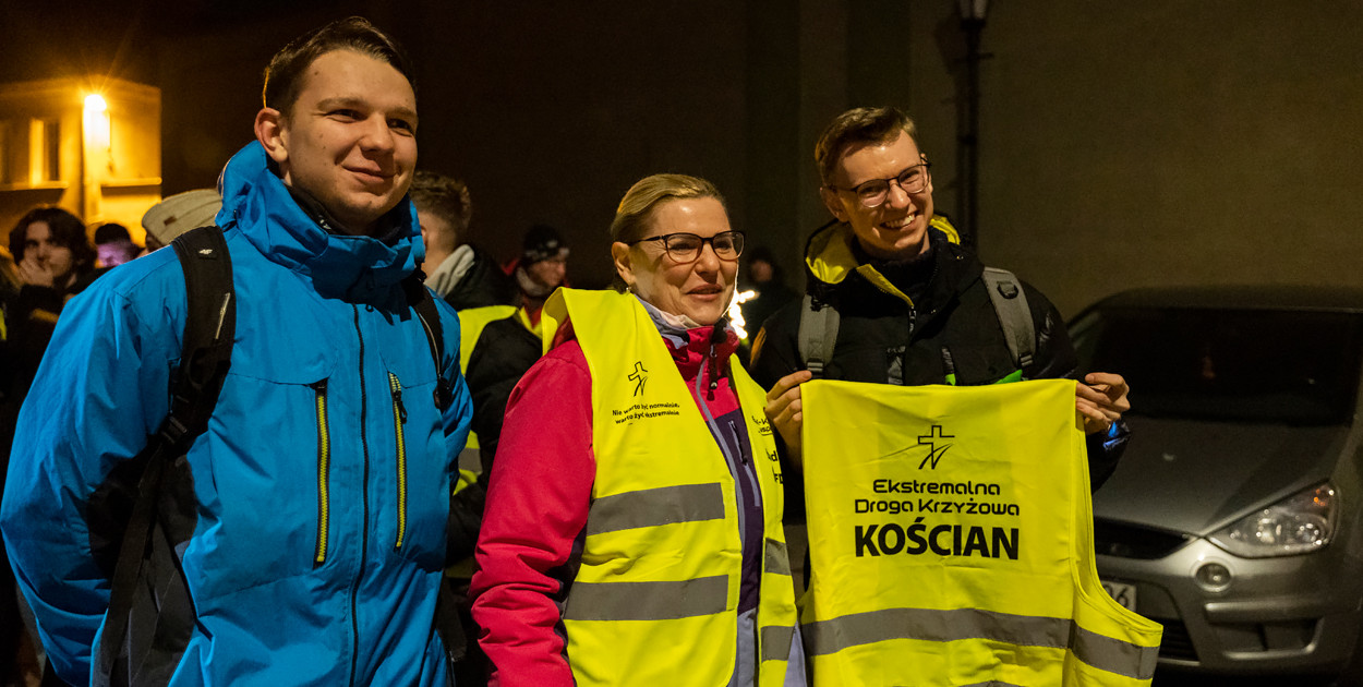 Ekstremalna Droga Krzyżowa w Kościanie. Całonocna wędrówka w ciszy [ZDJĘCIA]