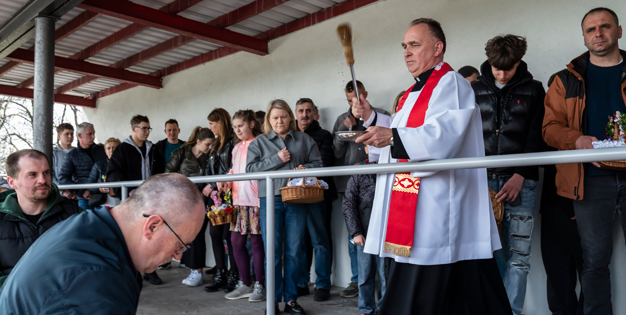 Święconka na Stadionie Miejskim w Kościanie [ZDJĘCIA]