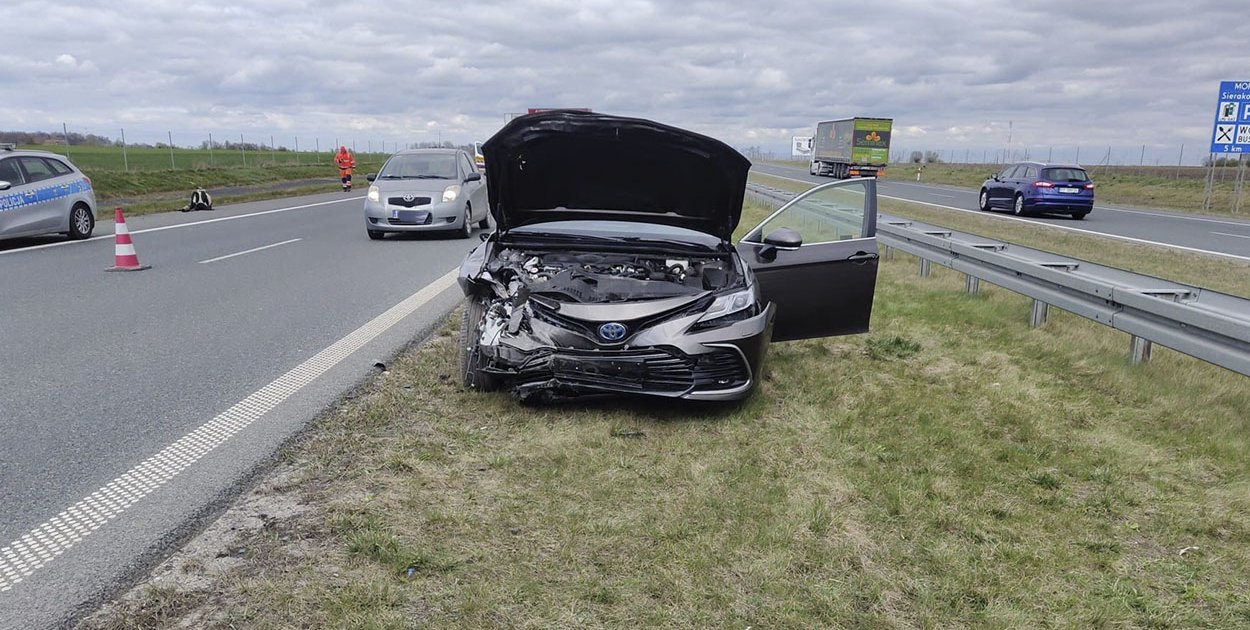 Nieprawidłowe wyprzedzanie doprowadziło do kolizji na S5 [ZDJĘCIA]